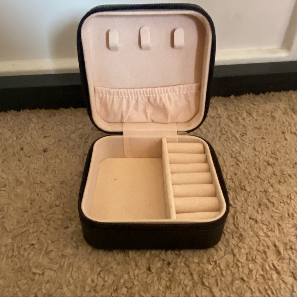 Mini travel jewelry box